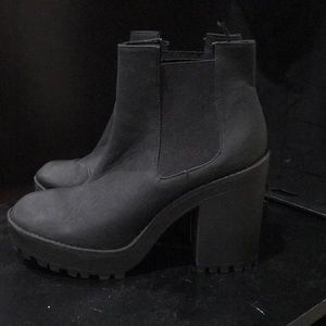Black Platform Chelsea boots